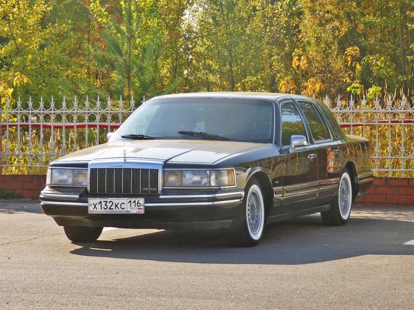 Lincoln Town car 2