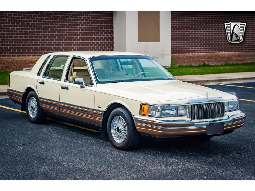 Lincoln Town car 1990