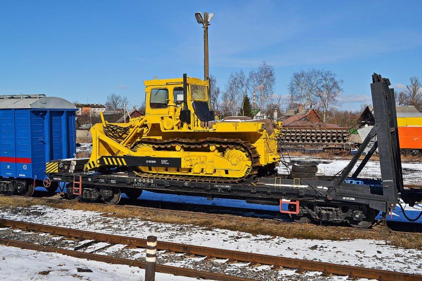 Тракторный тягач дозировщик