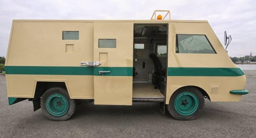 РАФ-2203 инкассаторский броневик