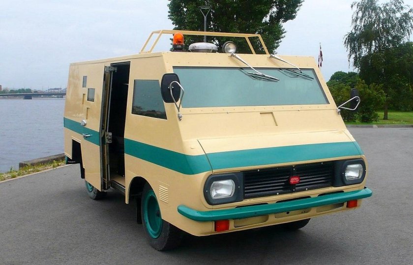 РАФ-2203 инкассаторский броневик