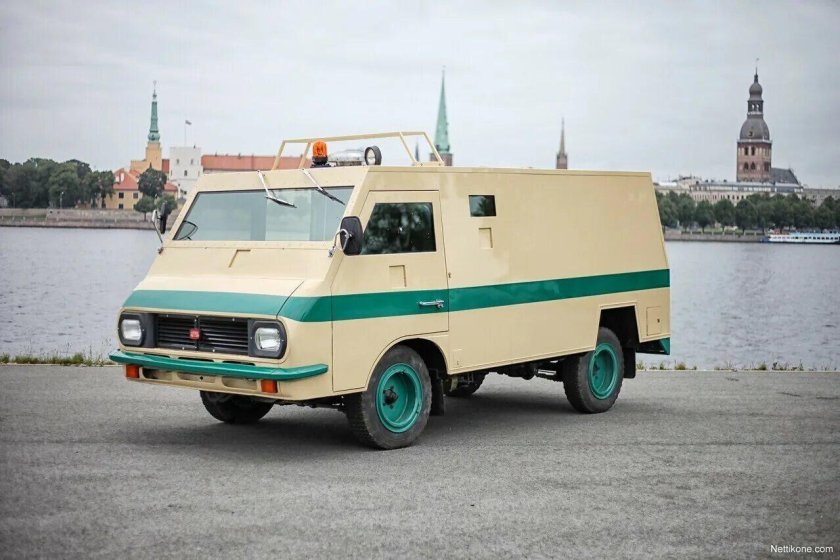 РАФ-2203 инкассаторский броневик