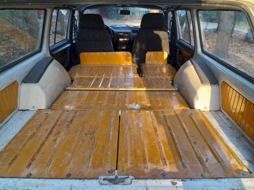 Волга газ 2402 универсал салон