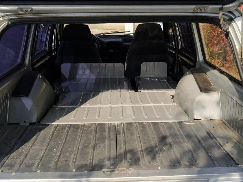 Волга 310221 с разложенным салоном