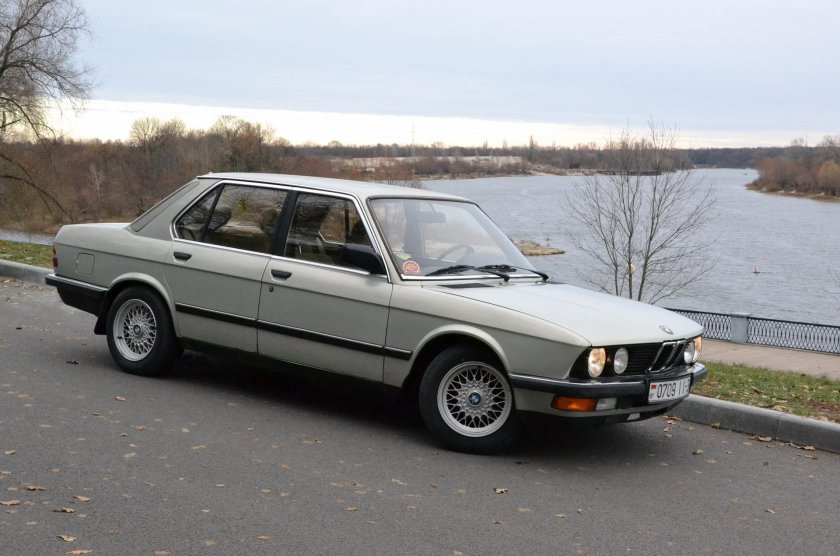 BMW 520i e28