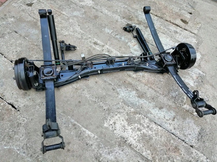 Задняя балка Nissan nv200