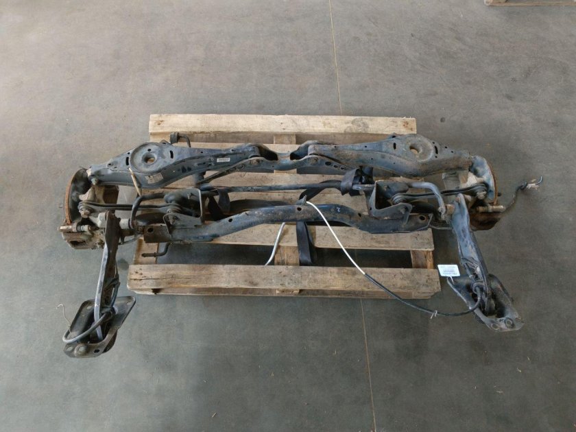 Задний подрамник