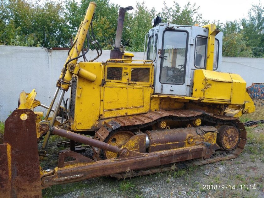 Гусеничный бульдозер ЧЕТРА