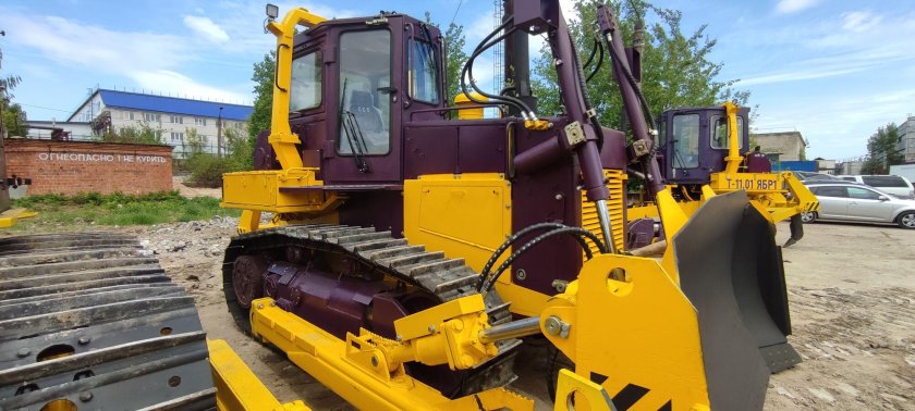 Трактор марка т-11.01 ябр1