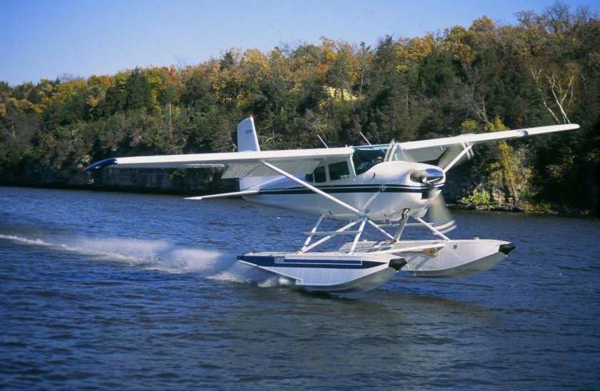 Cessna 180 гидросамолет