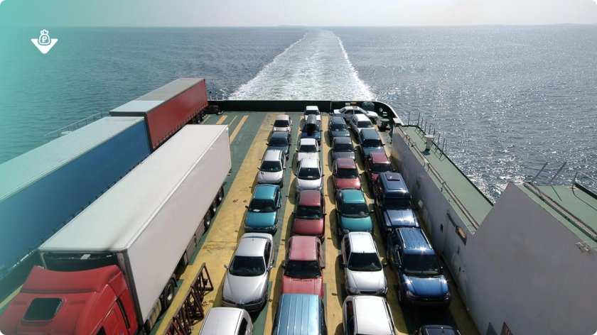 Паром с автомобилями