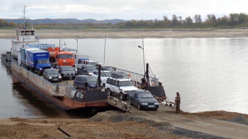 Паромная переправа Приобье Салехард