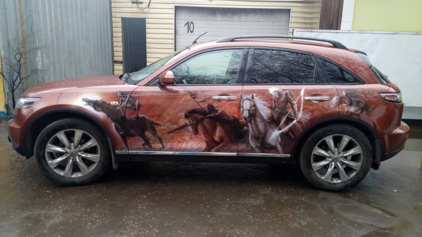 Аэрография на коричневом авто