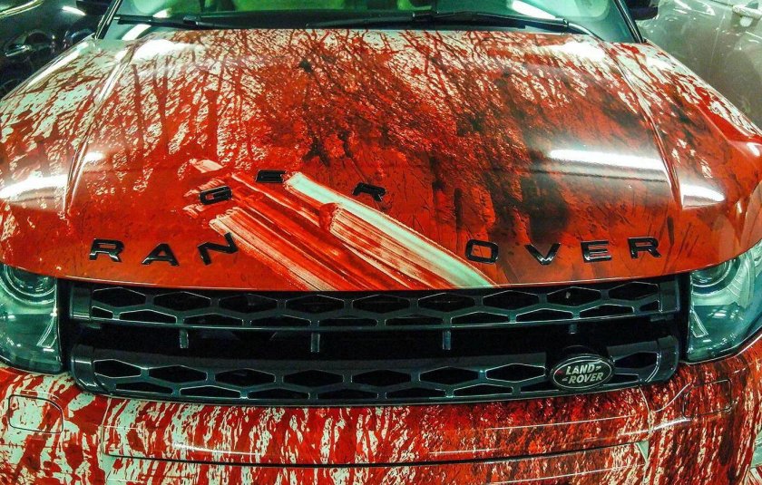 Рендж Ровер в крови