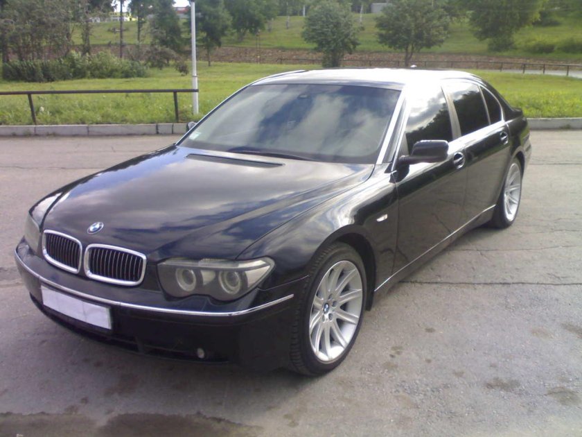 BMW 750 2003