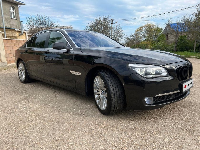 БМВ 7 серии 2011 года