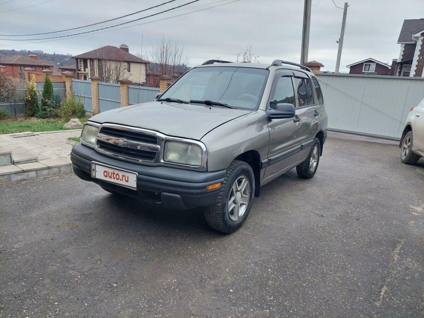 Chevrolet Tracker 2 бордовый