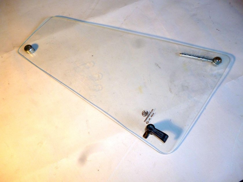 Стекло форточки левое КАМАЗ_5320-6103051