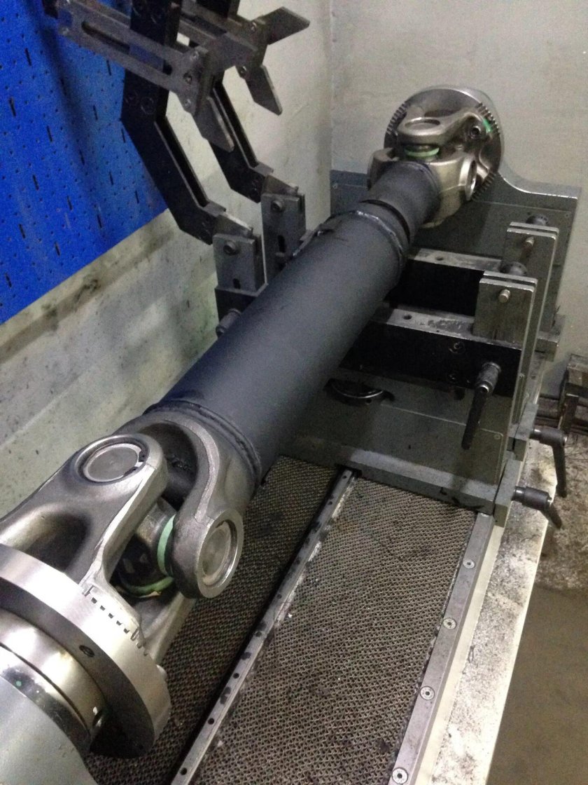 Карданный вал грузового автомобиля