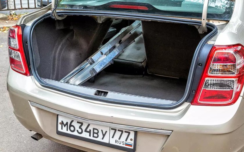 Chevrolet Cobalt багажник