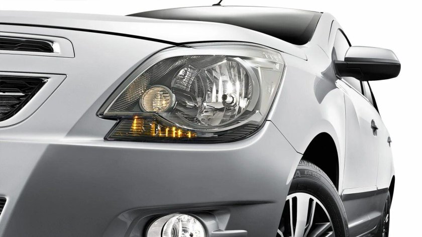 Chevrolet Cobalt спереди