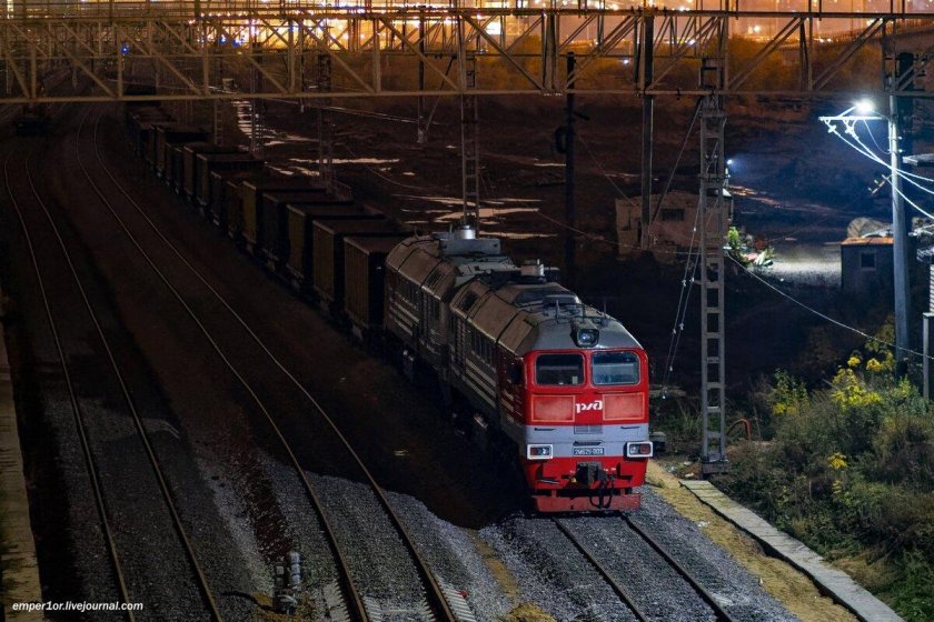 Поезд локомотив