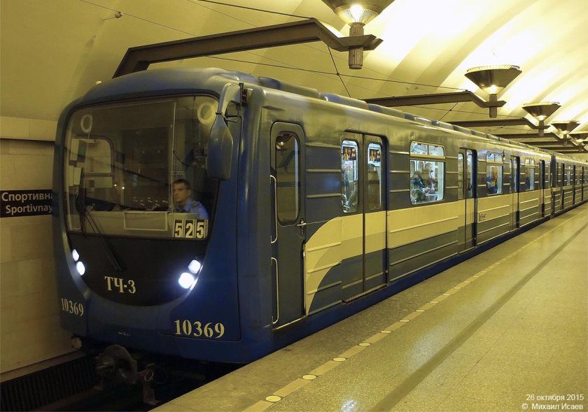 Поезда метро спб