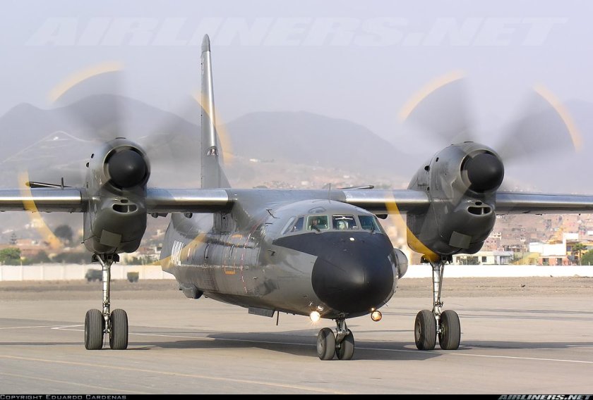 АН-32 военно-транспортный самолёт