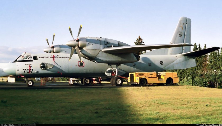 Ан 32 военно транспортный самолёт