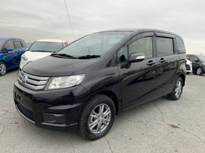 Хонда Фрид Спайк 2011 года