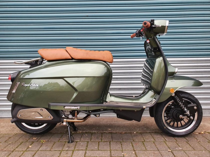 Скутер Alloy Royal