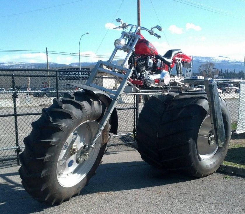 Мотоцикл с большими колесами