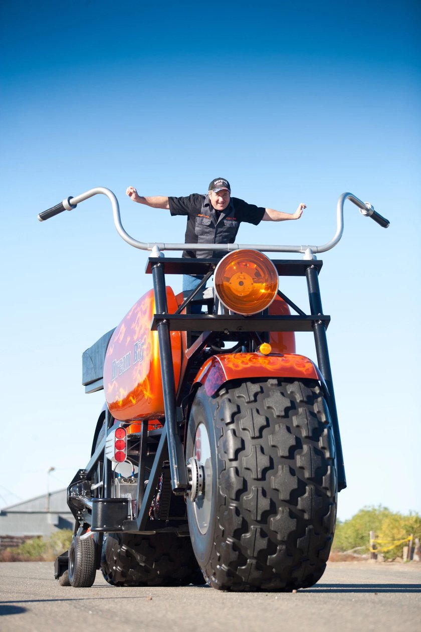 Огромный мотоцикл