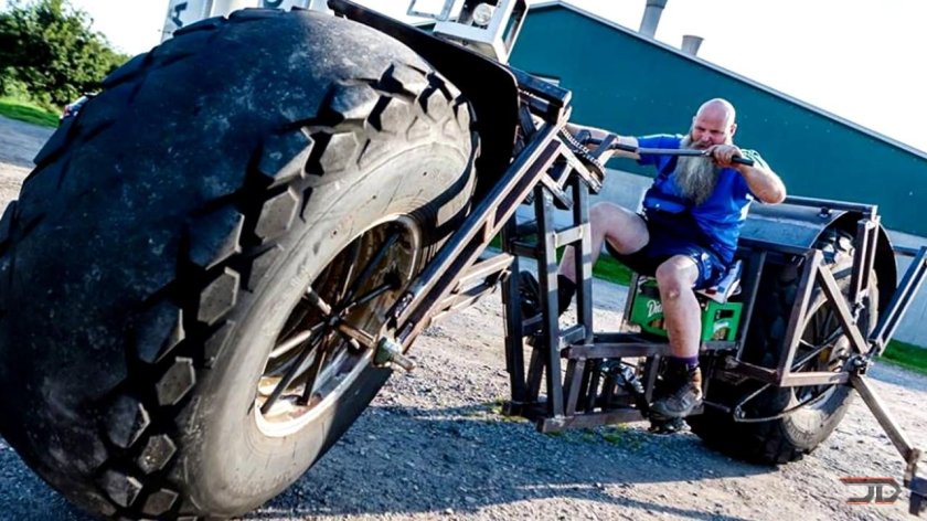 Мотоцикл с большими колесами