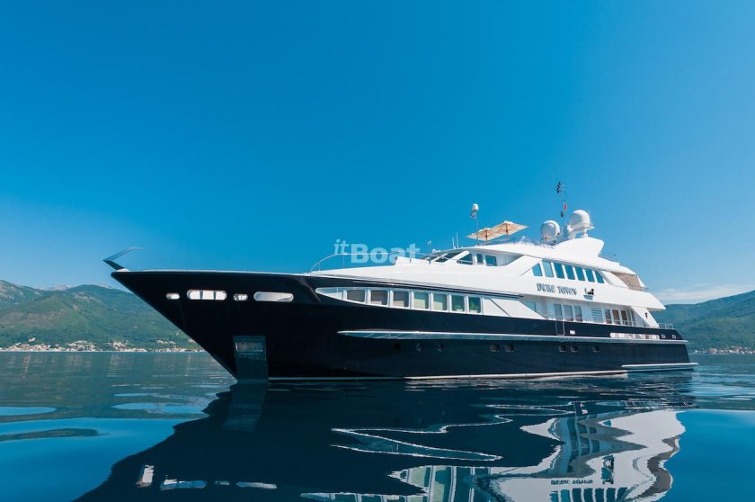 Яхта 37 метров