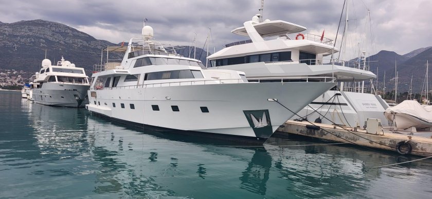 Моторная яхта