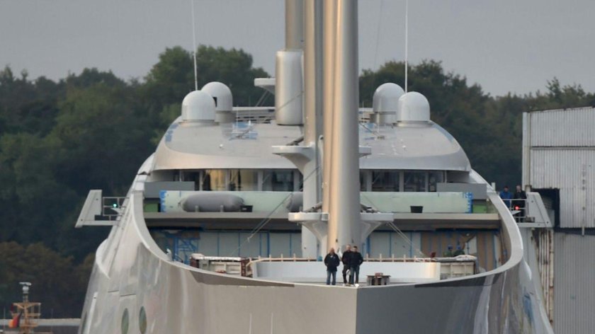 Яхта Мельниченко белая Жемчужина