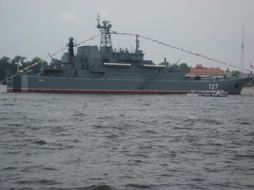 Десантный корабль оленегорский горняк