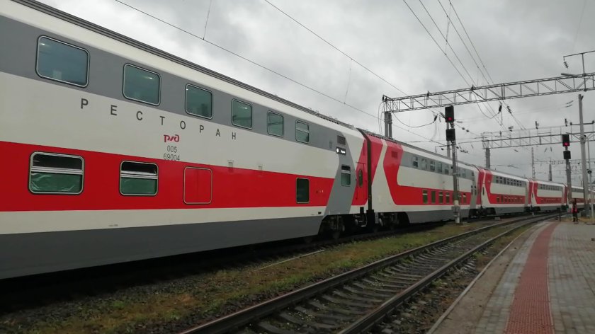 Фирменный поезд Карелия 018а