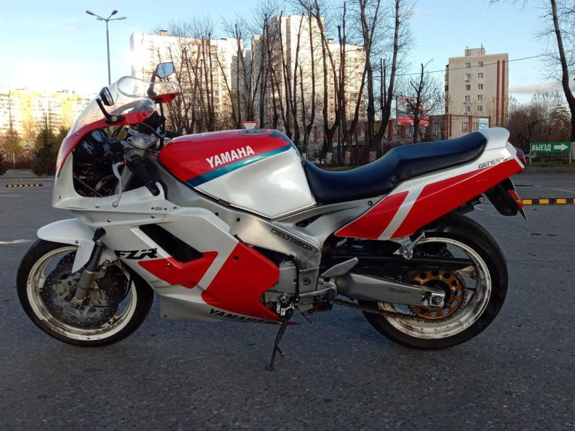Ямаха FZR 1000
