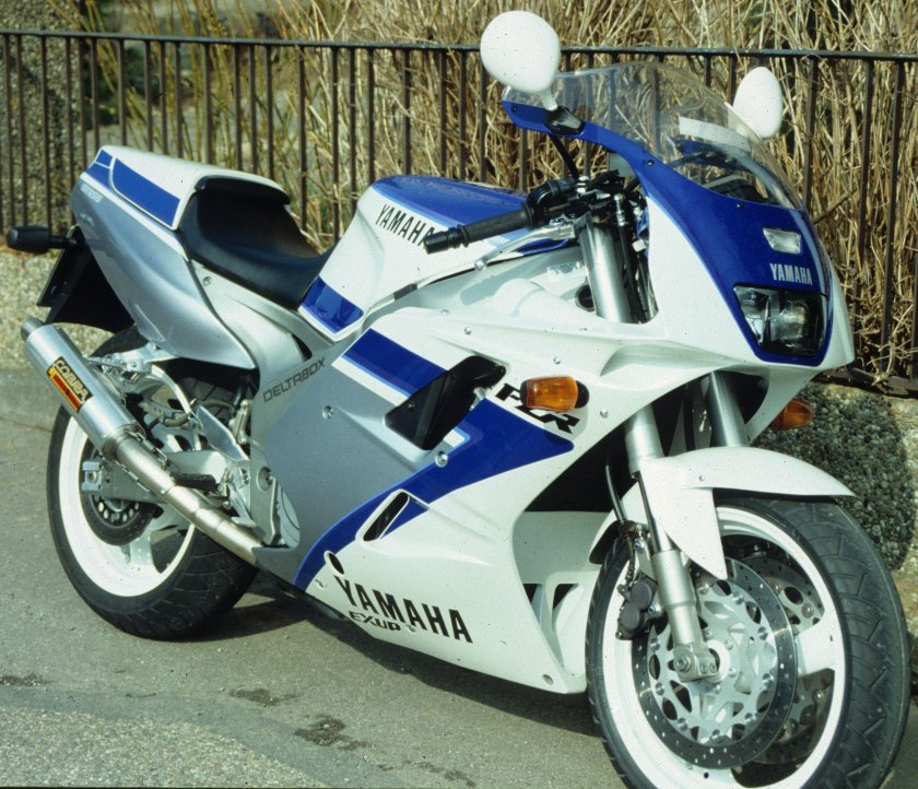 Yamaha FZR