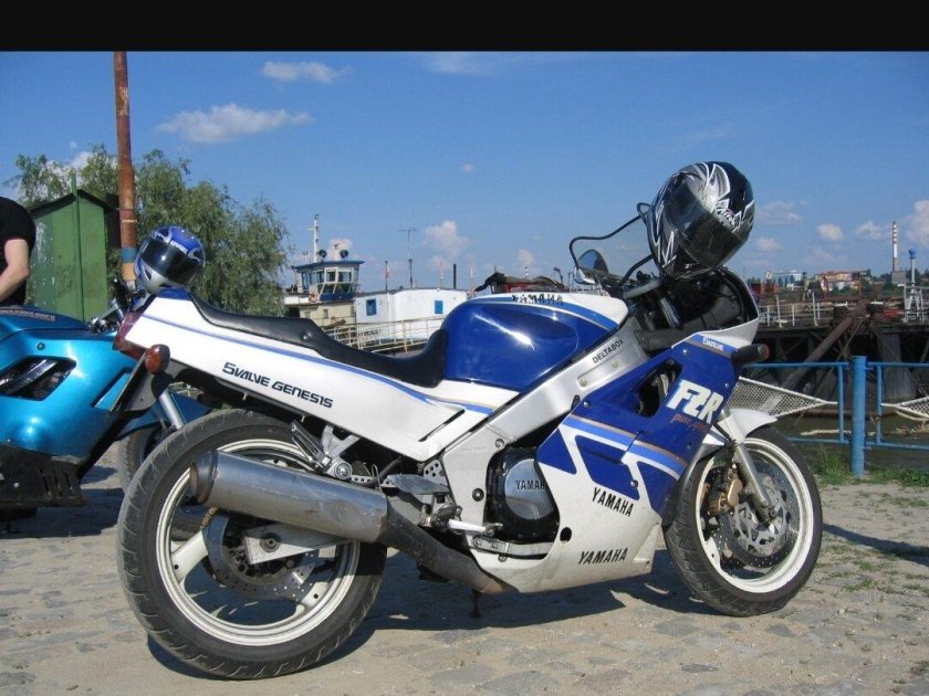 Yamaha FZR 1000