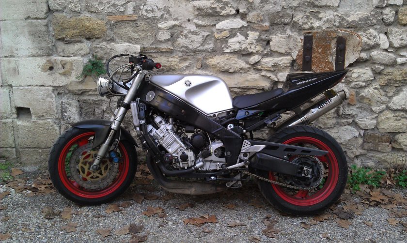 Стрит Yamaha FZR 600