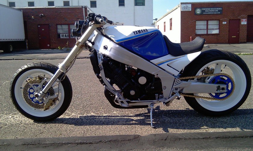 Yamaha FZR 1000 Custom