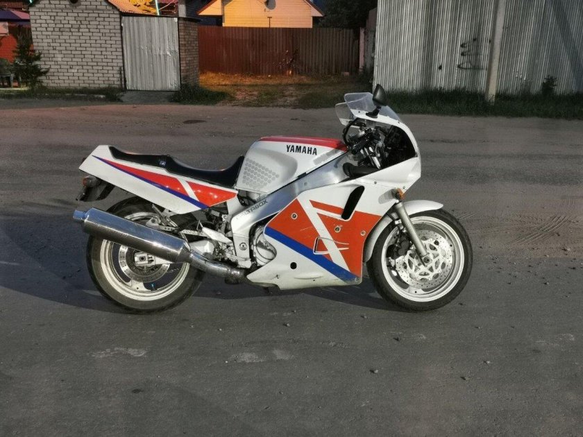 Yamaha fzr 600