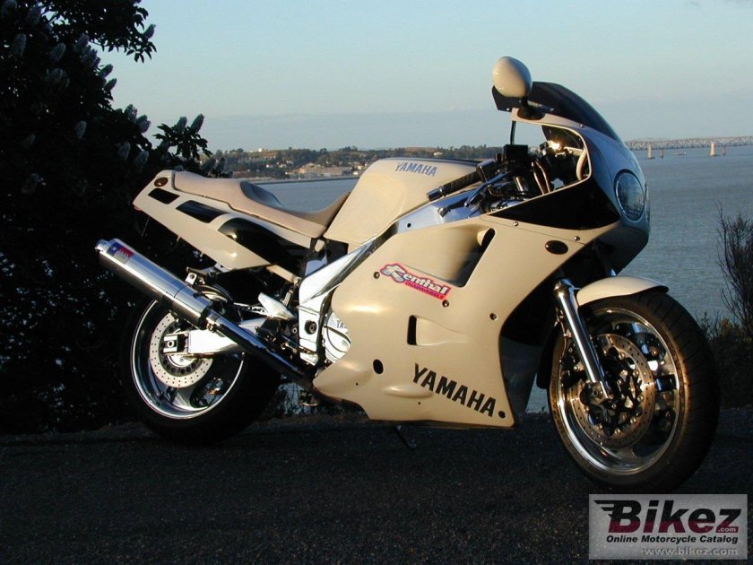 Yamaha FZR 1000