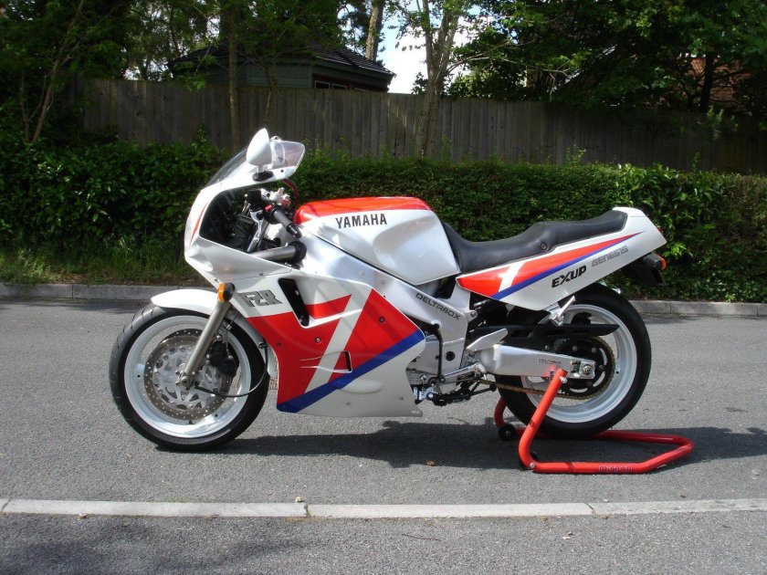 FZR 1000