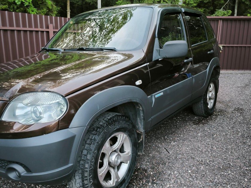 Нива шевроле темно коричневый металлик