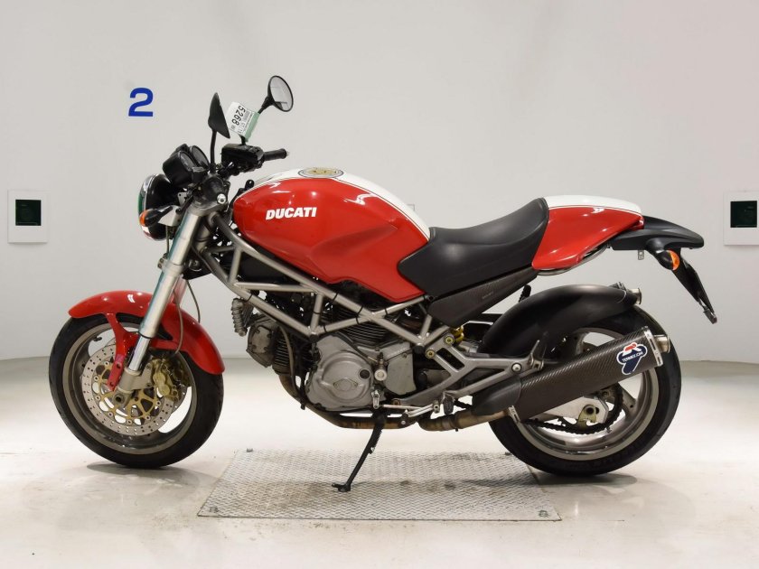 Ducati monster 900