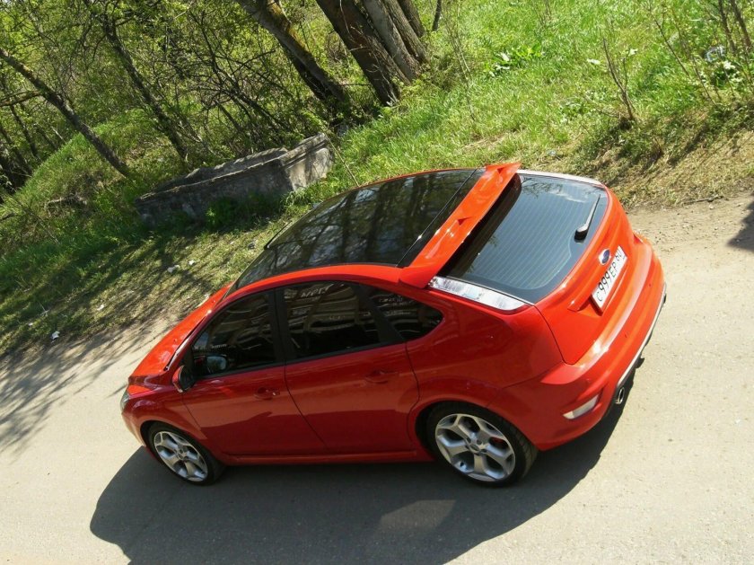 Форд фокус 3 красный с черной крышей